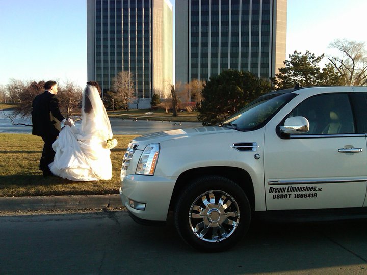 Dream Limousines, Inc. is properly insured and MDOT licensed company offering wedding limousine services in Detroit, Rochester, Clinton Township, Shelby and all local areas.